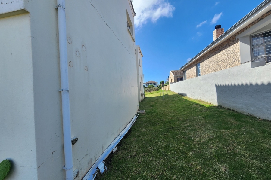 5 Bedroom Property for Sale in Wavecrest Eastern Cape